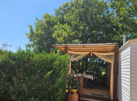 Location au cœur de la provence, hotel in Sainte-Croix-de-Verdon