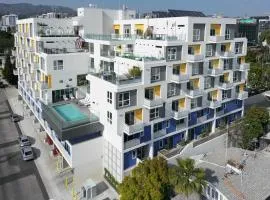 House of Hoops Luxe 2 Bed Condo in Hollywood
