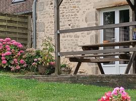 Charmant gîte en Normandie avec jardin et activités à sensations - FR-1-410-300, hotel i Arçonnay