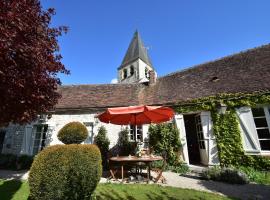 Holiday Home near Paris with Garden, Hotel in Yèvre-le-Châtel