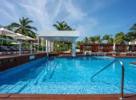 3BR Beachfront Luxury Condo w/ Great Features
