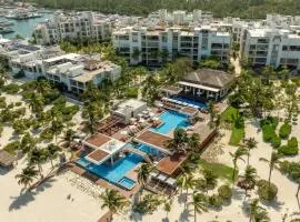 3BR Beachfront Luxury Condo w/ Great Features