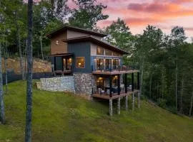 Luxe Cabin w Hot Tub Views Game Room – Sleeps 10 Do Good Holler by AvantStay