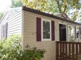 Mobil-home confortable avec terrasse, 2 chambres, 4 personnes - API-1-52-190