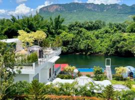 เดอะเบสแคปซูล รีสอร์ท, hotel in Ban Tha Manao