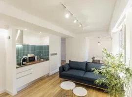 Decorated and renovated- 2Bd 2Bth- Center