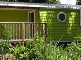 Mobil Home avec Terrasse - 2 Chambres - Capacité 4 Pers - API-1-52-680