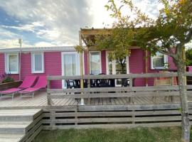Mobil-home 40m² avec terrasse, 3 chambres, pour 6 personnes à Boulou - API-1-52-512, hotel in Le Boulou