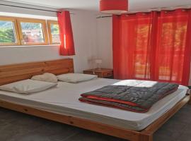 Charmant gîte 43m² à Puget-Théniers - API-1-52-695, Hotel in Puget-Théniers