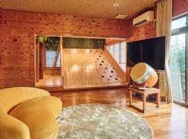 -Blue Tree- 巨大すべり台と岩風呂と太鼓の達人とBBQ楽しむ遊園地目の前の欲張り別荘, husdjursv&auml;nligt hotell i Nasu