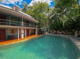 Oceanfront Hotel Verde Mar direct access to the beach、マヌエル・アントニオの3つ星ホテル