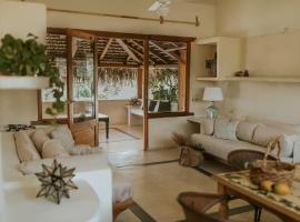 Villa Gardenia - Oceanfront Casa Mango w Pool, cottage in Todos Santos