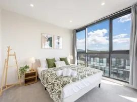 Cozy Lyneham Retreat, Views, Gym n Free Parking