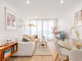 Elegant CBD Stay, Comfort n Style Apt w Parking