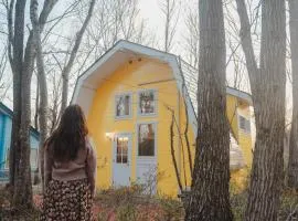 -Secret Bloom- 可愛いがギュッと詰まったパン屋さんとサファリパークに近い黄色いコテージ