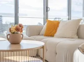 Spacious n Sunny 2BR in Canberra CBD w 2 Parkings