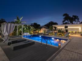 Hideaway Villa, hotel in Trianta