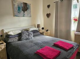 Shalom, in Saundersfoot, near the sea, hotell sihtkohas Saundersfoot