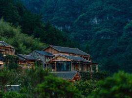 Ethnic Hundred-years Elysian Culture&Art Scholar Resorts, hotel in Zhangjiajie
