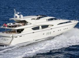 Luxury Yacht RINI V, Boot in Athen