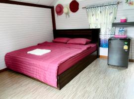 แพนด้าโฮมสเตย์ กาญจนบุรี, Hotel in Ban Lan Dok Mai