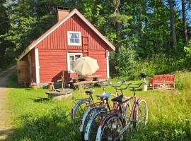 Romantic countryside SAUNA Cottage, hotel a Maakeski