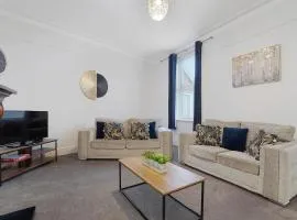 Large 4-Bed Apartment South Shields Sleeps 8 Guests