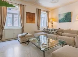 Garden Mansion in Historic Center by LovelyStay