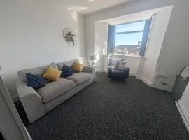 Comfortable 3 Bedroom House with Easy City Access