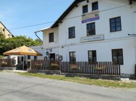Chalupa u Čarodějky โรงแรมในVernířovice