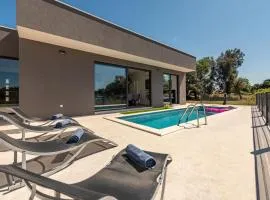 Stunning Home In Zaton