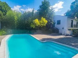 Awesome Home In Thézan Les Béziers