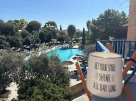 Modern Apt in Paphos Port - pool & 50 m to the sea
