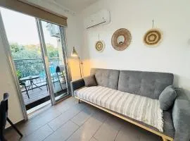 Modern Apt in Paphos Port - pool & 50 m to the sea