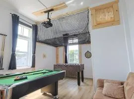 Royale 1918, 6bdr, game room, net, pool & more