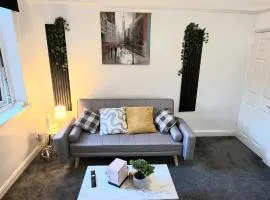 Stylish 3-BR - Sleeps 5 - Contractors Stay- Free WiFi