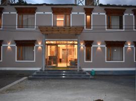 Hotel Stago Ladakh, hotel i Drās