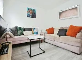 Stylish 5 Bed House Centre Of Coventry Sleeps 12