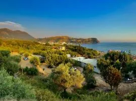 Hibiscus Accommodations and breakfast , Himarë