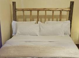 African Royal Villa and Campsite، فندق سبا في كاراتو