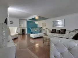 Luxurious West London Retreat With Hot Tubs Easy Access to Central London