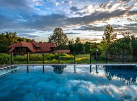 Szarvask&uacute;t Vend&eacute;gh&aacute;zak, гірськолижний курорт у місті Зірц