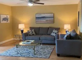 Beautiful and Spacious 2 Bedroom Courtside Villa!