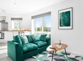 Stylish 2 Bed Apartment - Off-Street Parking - High Speed Wifi - Netflix 56C