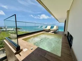 Penthouse con jacuzzi privado, balcón y vista al mar