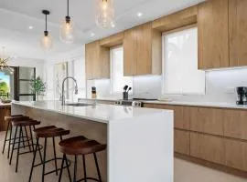 NEW CONDO Beach, Pool, Rain Forest & PGA Golf