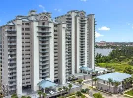 Beautiful Orlando Lakefront Condo 5 MINUTES FROM DISNEY