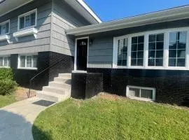 Entire 5 Bedrooms Home near DC and Metro