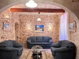 Traditional Holiday Home in the Heart of Nadur, hotel in Nadur