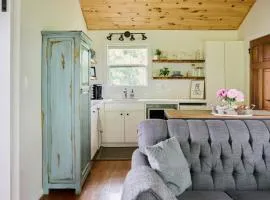 Inn The Orchard, Modern Log Cabin, on water edge